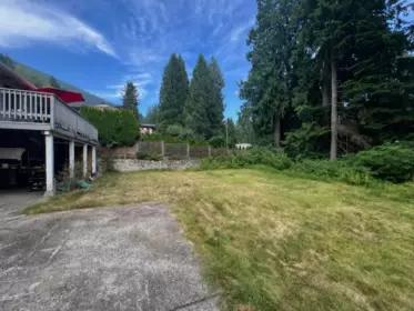 Backyard Photo of 929 Prospect Avenue, North Vancouver, BC