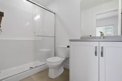 Primary Bathroom Photo of 302 33568 George Ferguson Way, Abbotsford, BC