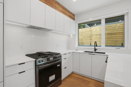 2 2438 E 20th Avenue, Vancouver, BC, Vancouver — Half Duplex for sale