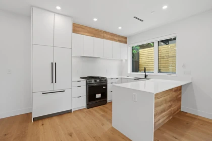 2 2438 E 20th Avenue, Vancouver, BC, Vancouver — Half Duplex for sale