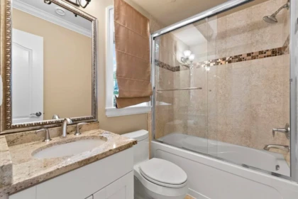 Hallway Photo of 4077 W 13th Avenue, Vancouver, BC