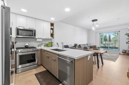 313 14022 North Bluff Road, White Rock, BC, White Rock — Apartment/Condo for sale