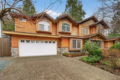 Kitchen Island Photo of 9766 130a Street, Surrey, BC
