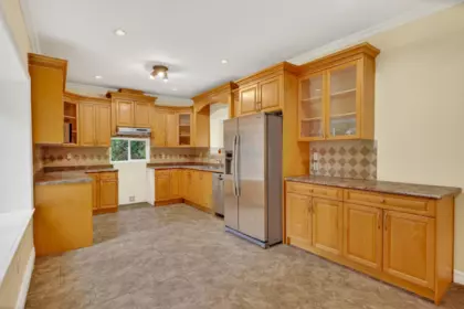 Powder Room Photo of 9766 130a Street, Surrey, BC