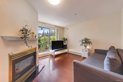 Kitchen Island Photo of 209 5818 Lincoln Street, Vancouver, BC