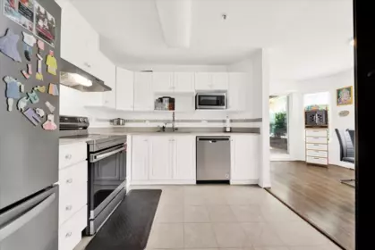 Kitchen Photo of 103 12733 72 Avenue, Surrey, BC