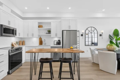 Kitchen Island Photo of 306 22348 North Avenue, Maple Ridge, BC