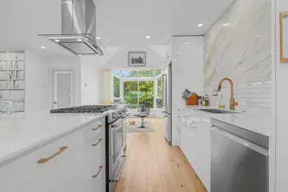 Breakfast Nook Photo of 1115 Elm Street, White Rock, BC