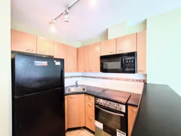Kitchen Photo of 1109 1367 Alberni Street, Vancouver, BC