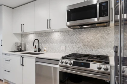 Kitchen Photo of 142 545 E 2nd Street, North Vancouver, BC