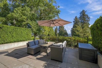Front Yard Photo of 127 22 E Royal Avenue, New Westminster, BC