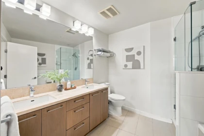 Hallway Photo of 127 22 E Royal Avenue, New Westminster, BC