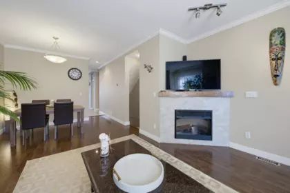 Kitchen Photo of 2 5623 Teskey Way, Chilliwack, BC