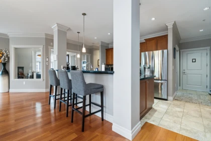 Entry Foyer Photo of 211B 45595 Tamihi Way, Chilliwack, BC