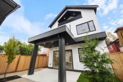 Backyard Photo of 2 2070 E 26th Avenue, Vancouver, BC