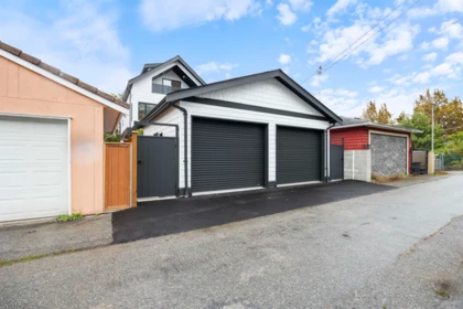 Front Yard Photo of 2 2070 E 26th Avenue, Vancouver, BC