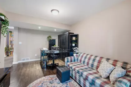 Hallway Photo of 2 46360 Valleyview Road, Chilliwack, BC