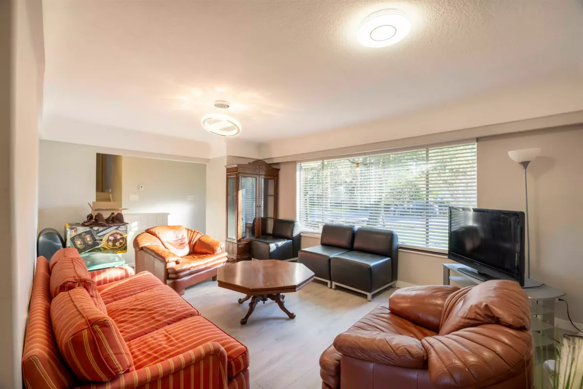 Family Room Photo of 10291 Caithcart Road, Richmond, BC