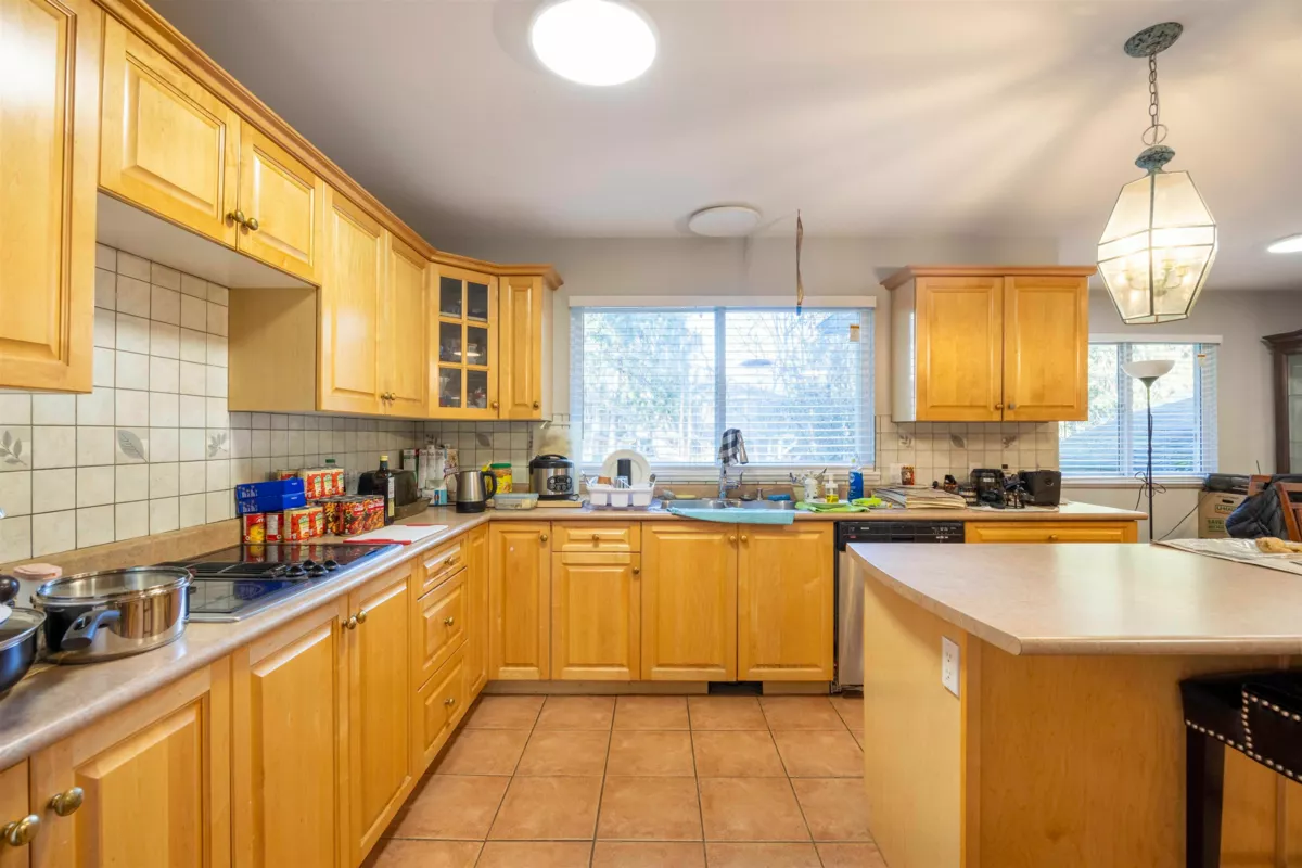 Kitchen Photo of 10291 Caithcart Road, Richmond, BC