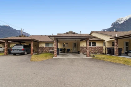 J 420 Rupert Street, Hope, BC, Hope — Townhouse for sale
