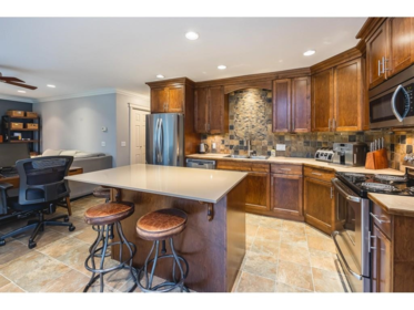 6091 174a Street, Surrey, BC, Surrey — Single Family Residence for sale