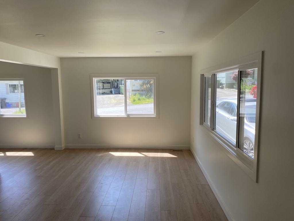 Primary Bathroom Photo of 81 8220 King George Boulevard, Surrey, BC