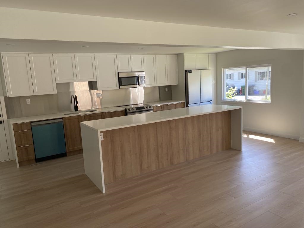 Walk-In Closet Photo of 81 8220 King George Boulevard, Surrey, BC