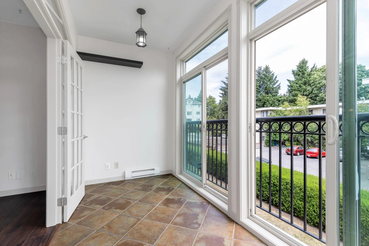 Entry Foyer Photo of 207 33485 South Fraser Way, Abbotsford, BC