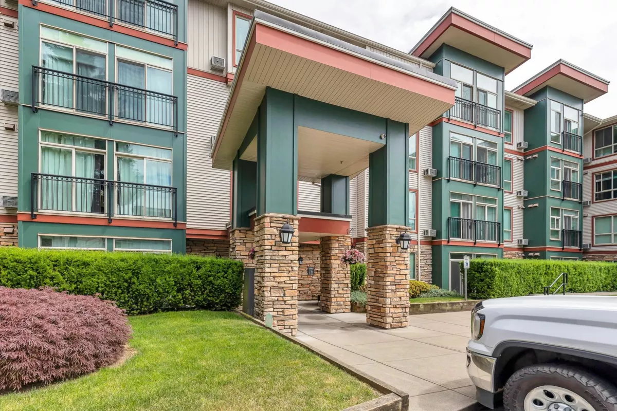 Family Room Photo of 207 33485 South Fraser Way, Abbotsford, BC