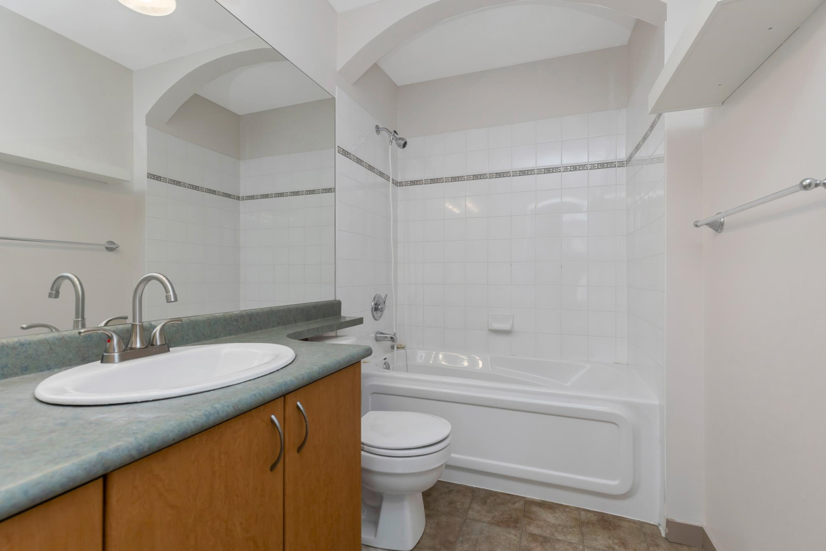 Front Yard Photo of 207 33485 South Fraser Way, Abbotsford, BC