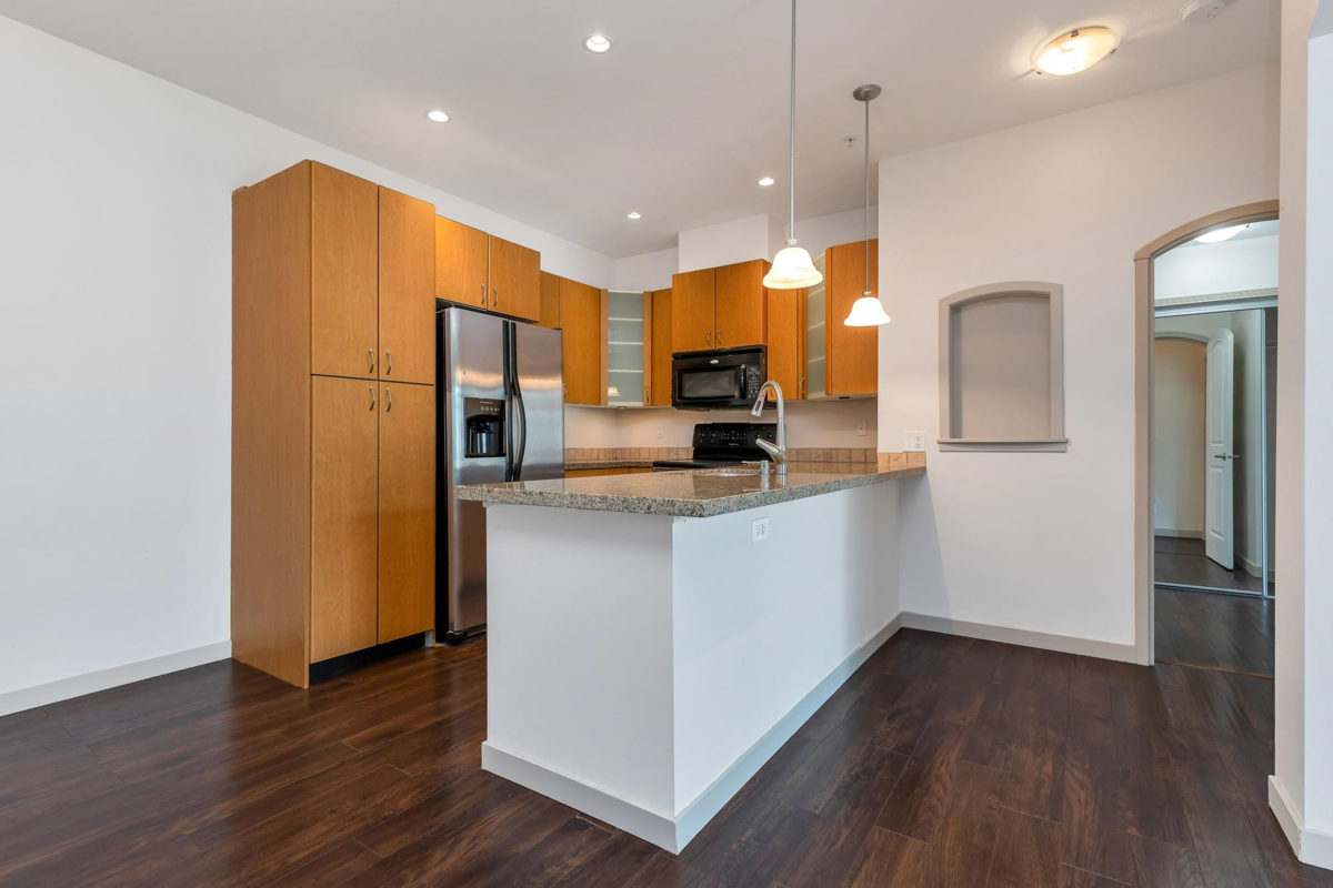 Kitchen Photo of 207 33485 South Fraser Way, Abbotsford, BC