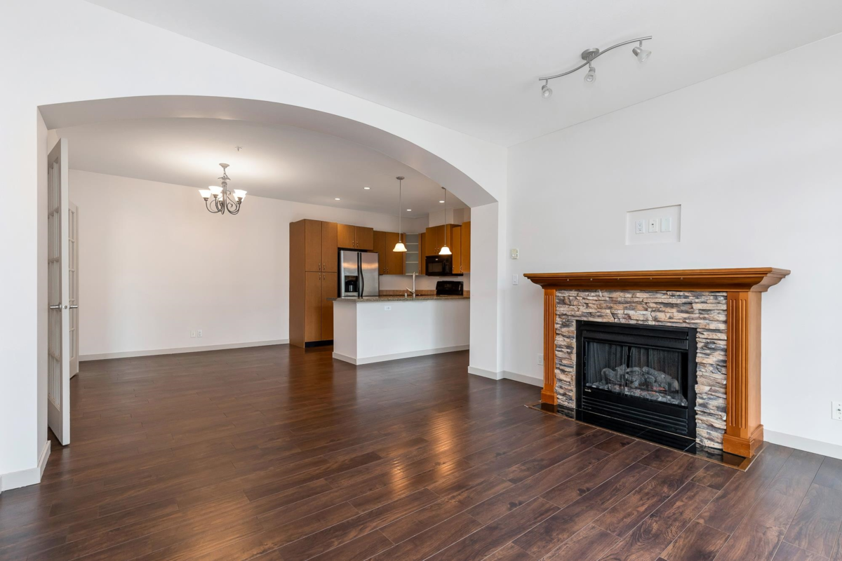 Loft / Bonus Room Photo of 207 33485 South Fraser Way, Abbotsford, BC