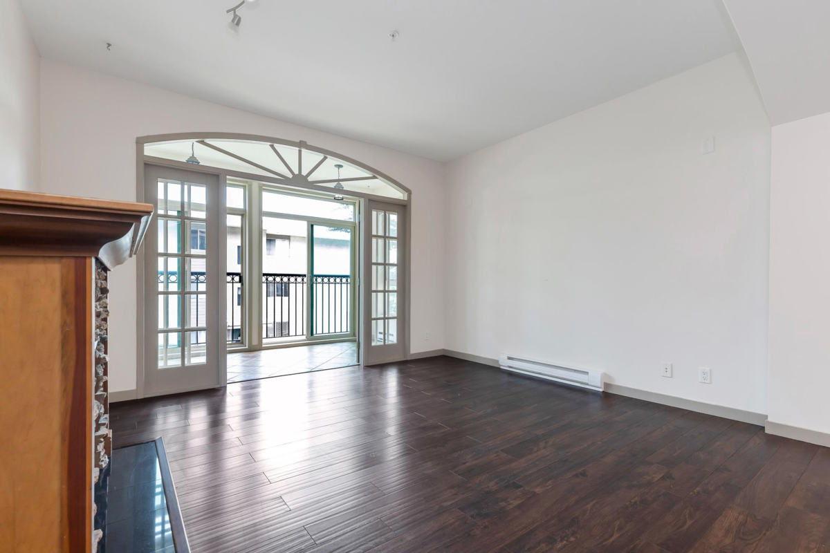 Mudroom Photo of 207 33485 South Fraser Way, Abbotsford, BC
