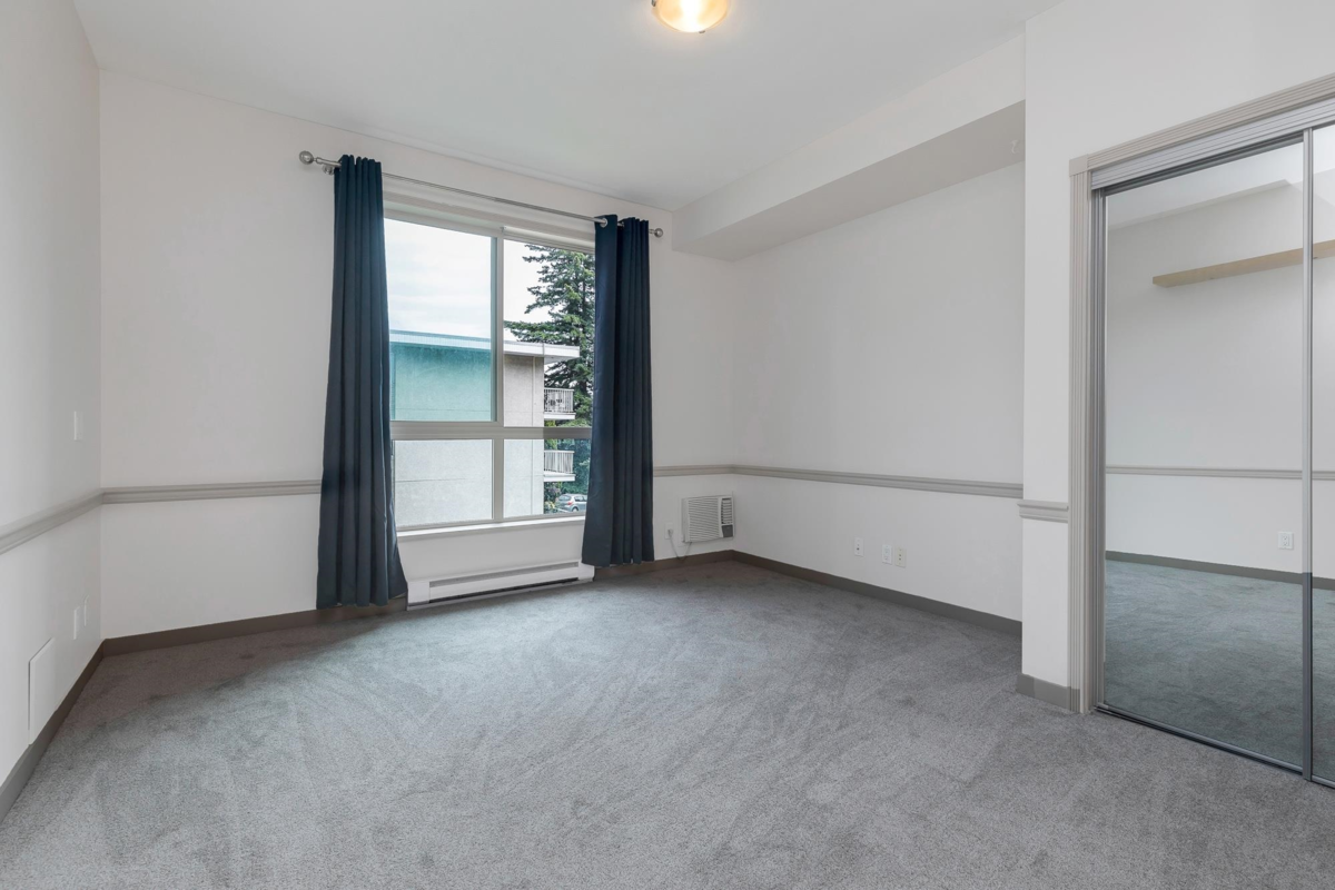 Outdoor Deck Photo of 207 33485 South Fraser Way, Abbotsford, BC