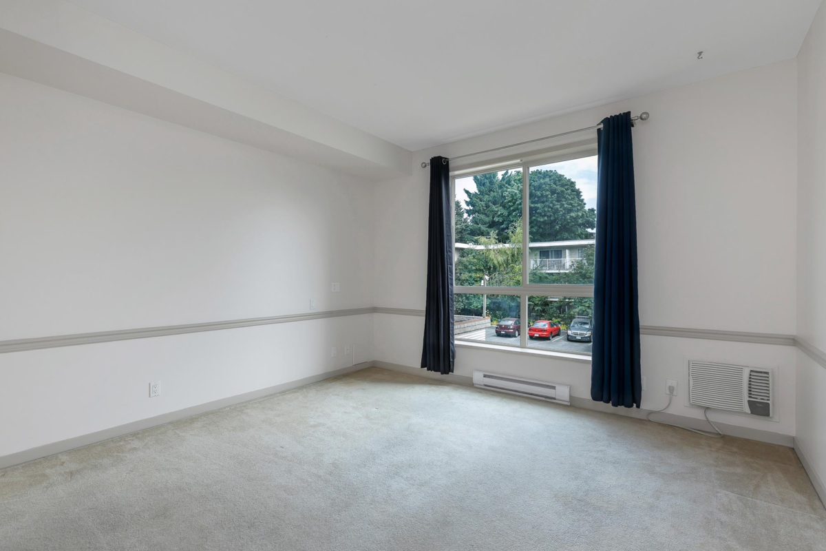 Staircase Photo of 207 33485 South Fraser Way, Abbotsford, BC