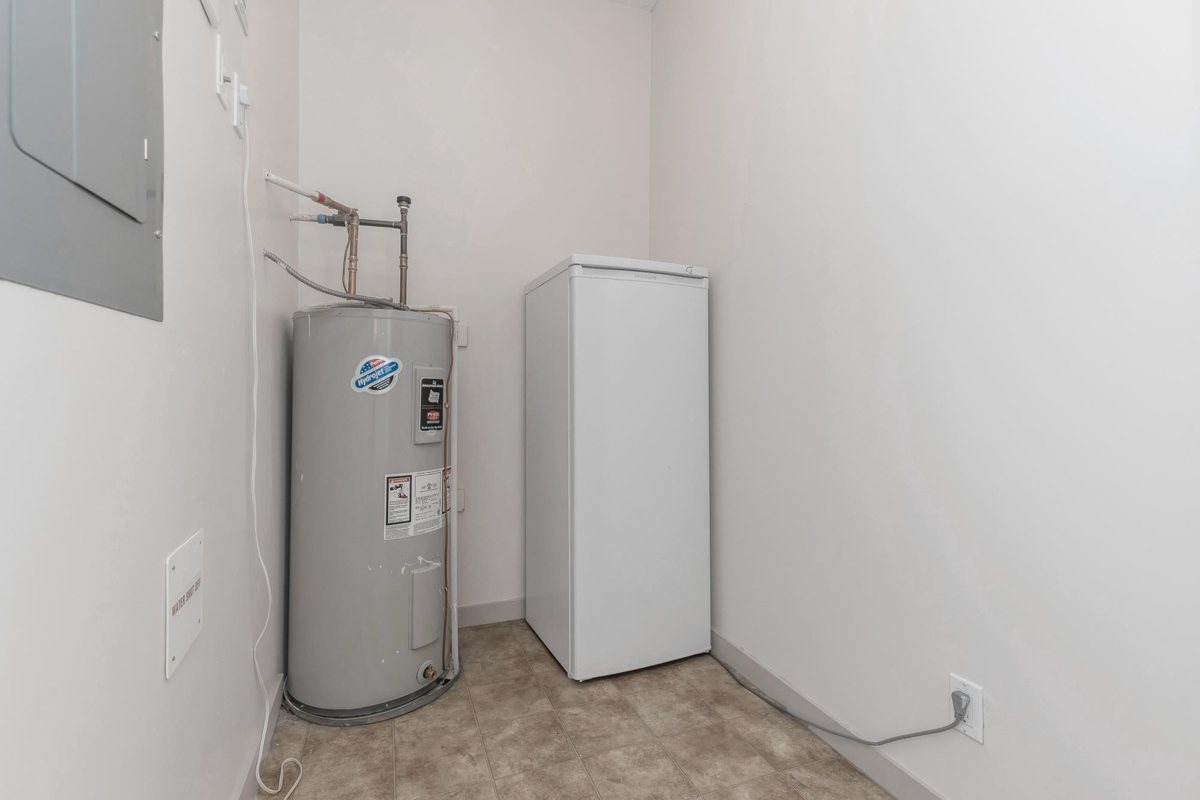 Swimming Pool Photo of 207 33485 South Fraser Way, Abbotsford, BC