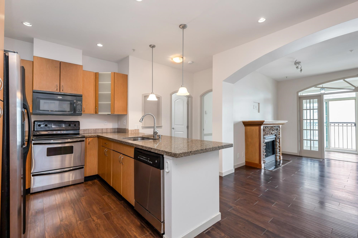 Walk-In Closet Photo of 207 33485 South Fraser Way, Abbotsford, BC