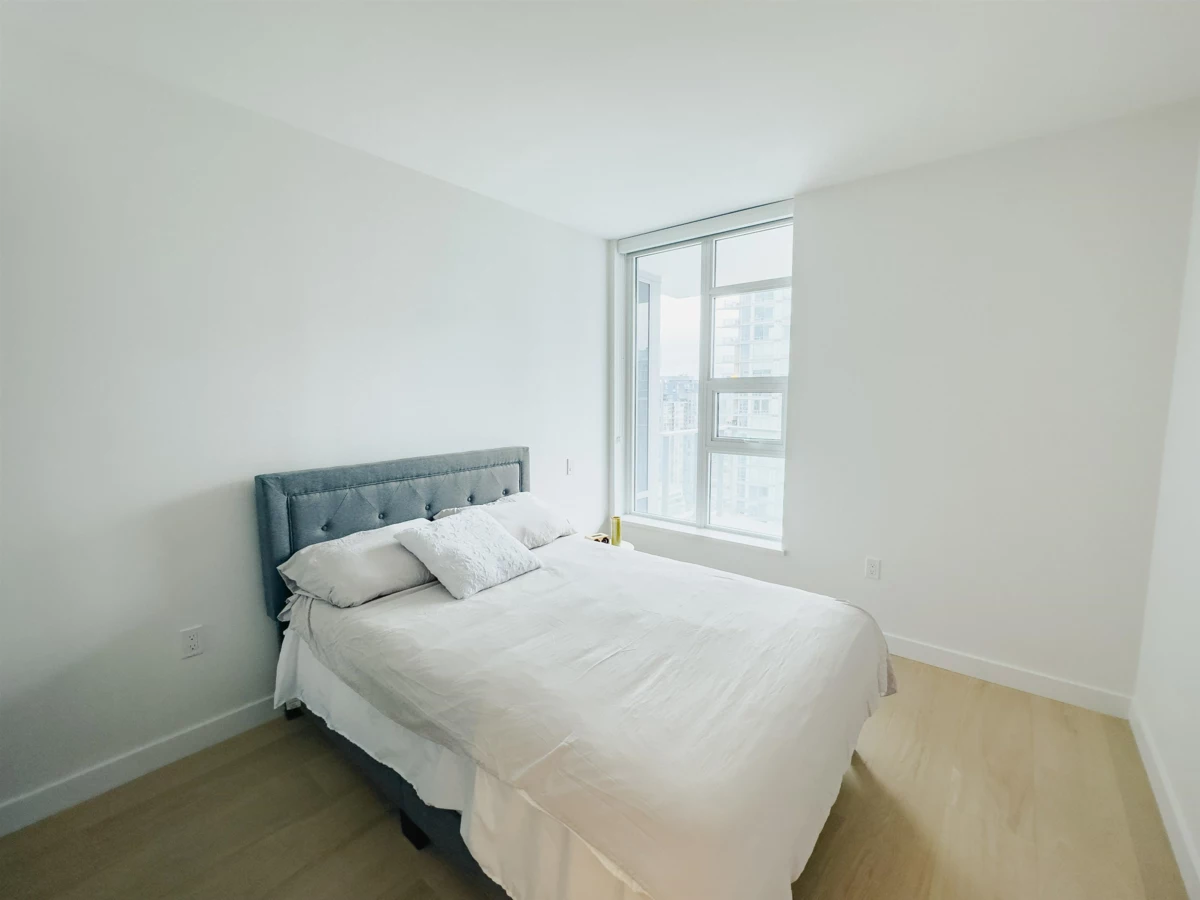 Walk-In Closet Photo of 2911 1289 Hornby Street, Vancouver, BC