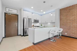 MLS R3025056