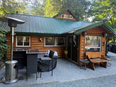 Mudroom Photo of B9 65443 Emory Creek Road, Hope, BC