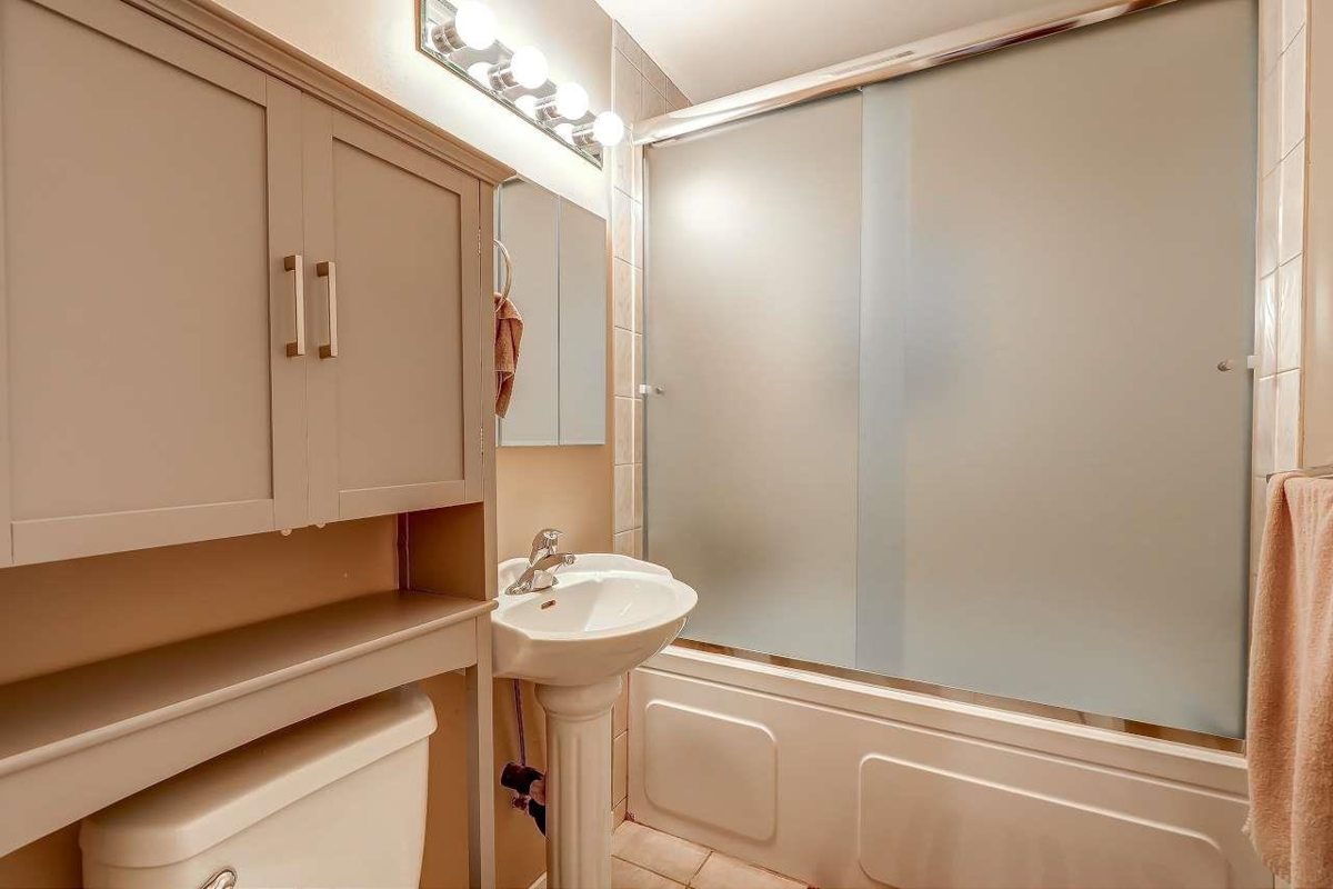 Breakfast Nook Photo of 23979 118 Avenue, Maple Ridge, BC