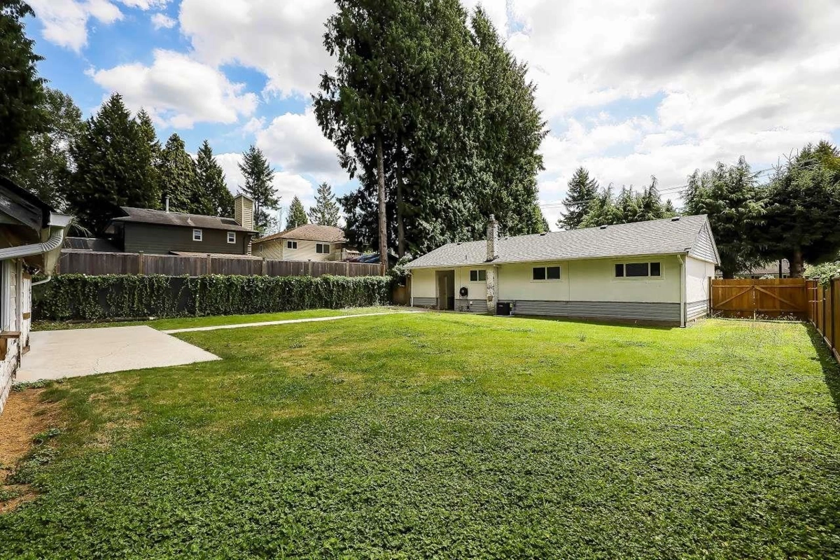 Guest Bathroom Photo of 23979 118 Avenue, Maple Ridge, BC