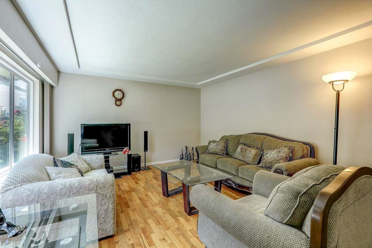 Living Room Photo of 23979 118 Avenue, Maple Ridge, BC