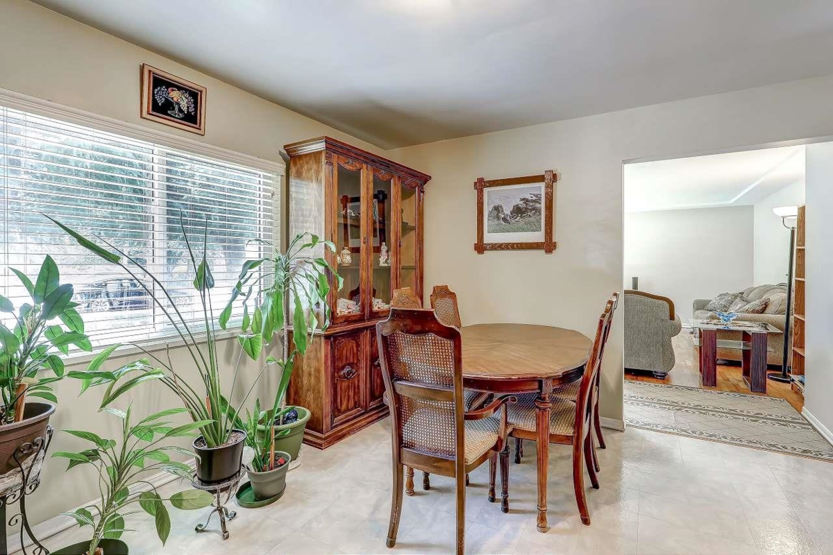 Pantry Photo of 23979 118 Avenue, Maple Ridge, BC