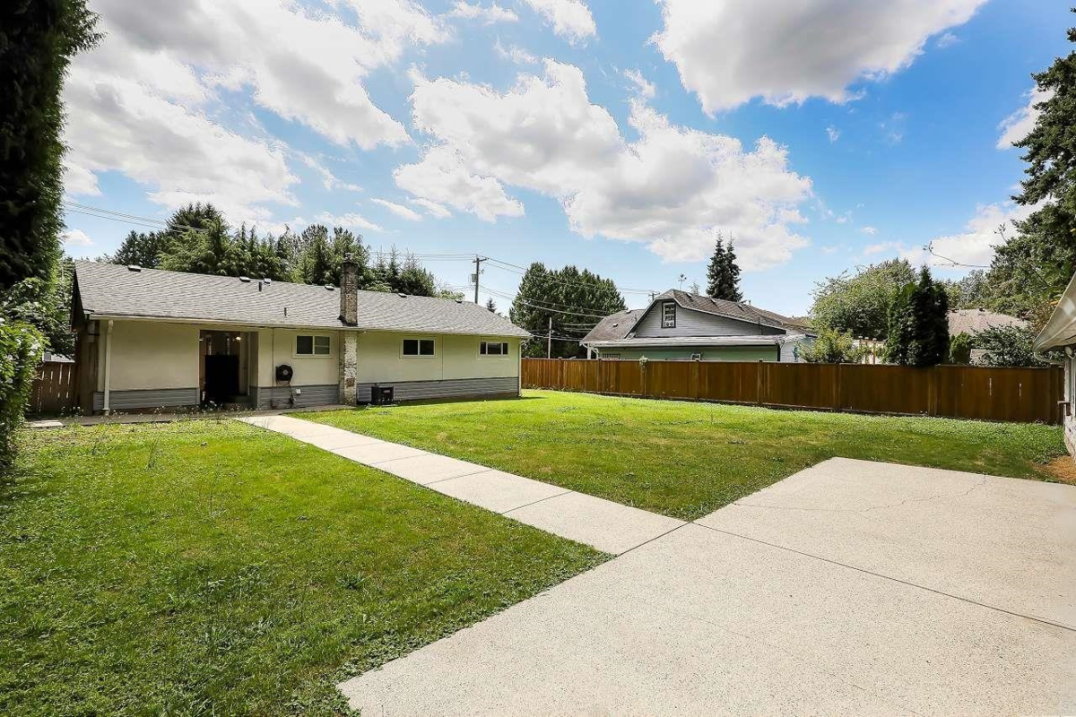 Powder Room Photo of 23979 118 Avenue, Maple Ridge, BC
