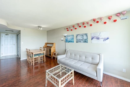 Kitchen Photo of 806 13353 108 Avenue, Surrey, BC