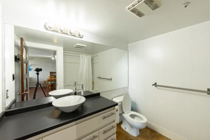 Primary Bathroom Photo of 806 13353 108 Avenue, Surrey, BC