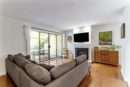 3196 Mountain Highway, North Vancouver, BC, North Vancouver — Townhouse for sale