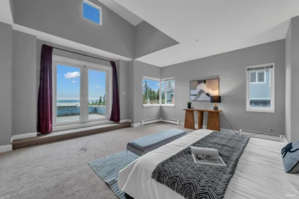 Garden / Landscaping Photo of 2617 Westhill Way, West Vancouver, BC