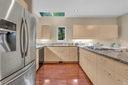 Mudroom Photo of 2617 Westhill Way, West Vancouver, BC